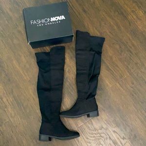 Fashion Nova Knee High Boots 😍 size 7.5 in women’s.
